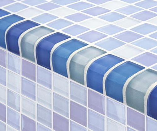 Borde de azulejos para piscina y spa
